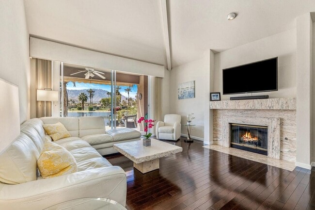 Building Photo - 142 Lakeshore Dr