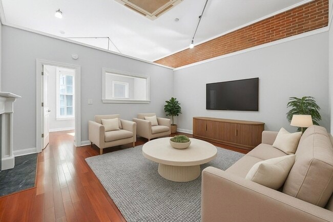 Building Photo - 167 Beacon St