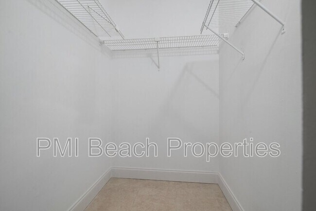 Building Photo - 512 Meadows Cir