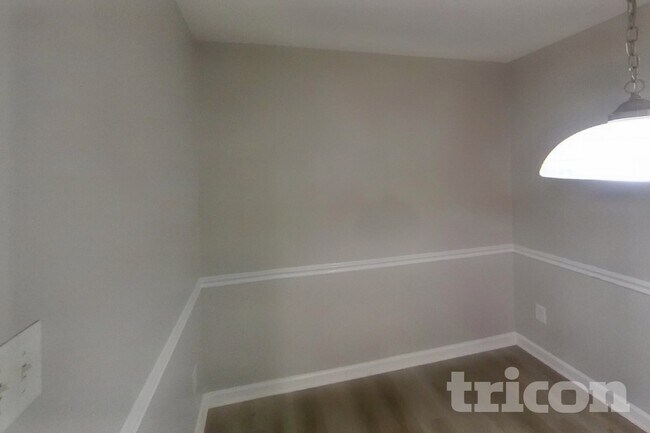 Foto del edificio - 1563 Little Creek Dr