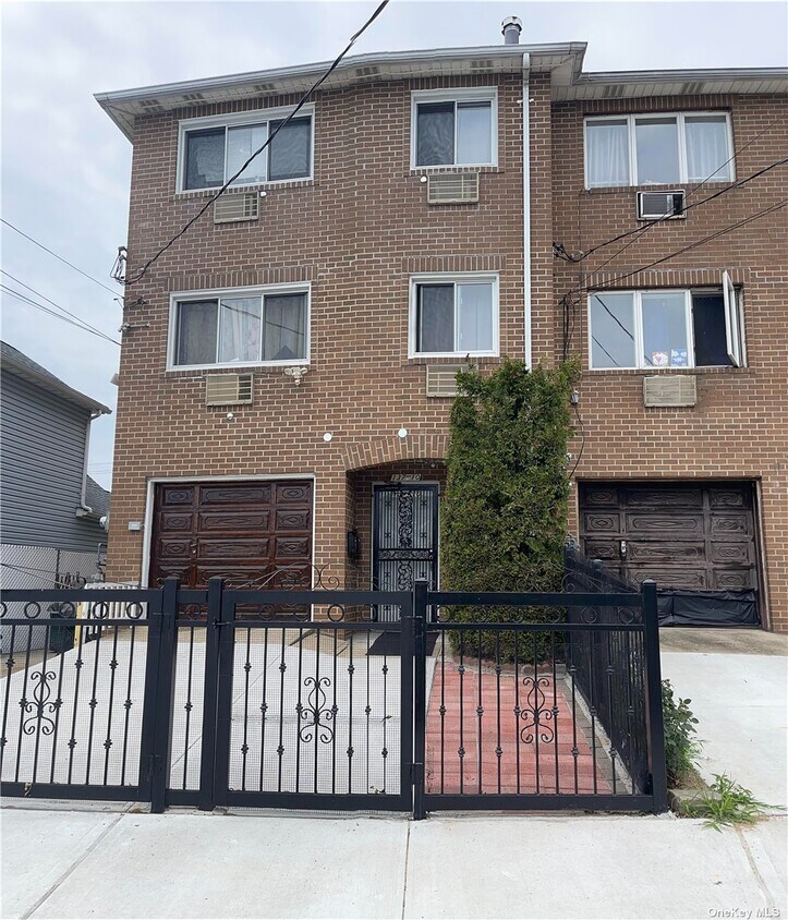 Primary Photo - 137-10 Centreville St