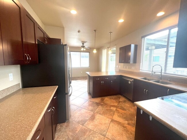 Building Photo - Large 4 bedroom 3 Bathroom house in Lahiki at Mehana in Kapolei