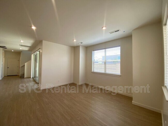 Foto del edificio - 767 W Scarlet Hill Dr