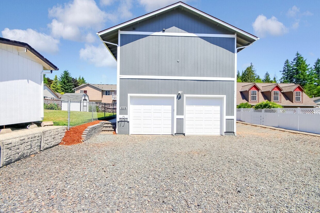 Foto principal - Beautiful 2 Bedroom 2.5 Bath Home In Everett!