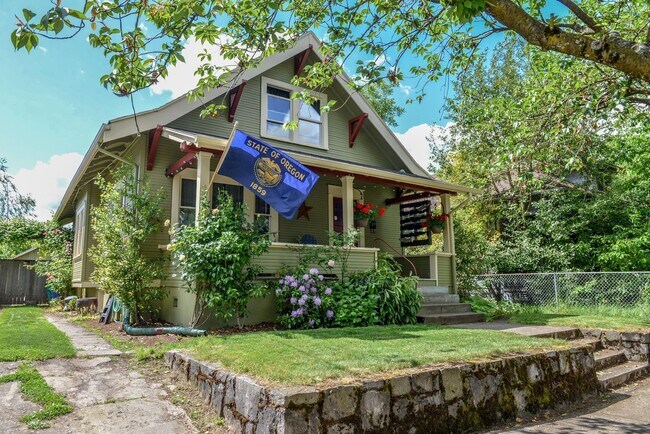 Foto del edificio - Delightful Remodeled Alberta Arts 3 Bed/2 Bath Bungalow
