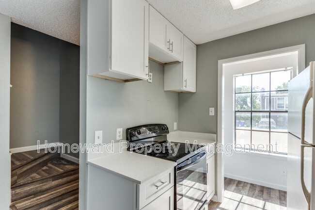 Foto del edificio - 8108 Foxfire Ln