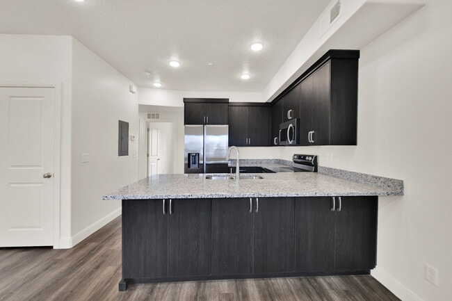 Building Photo - Raintree Apartments