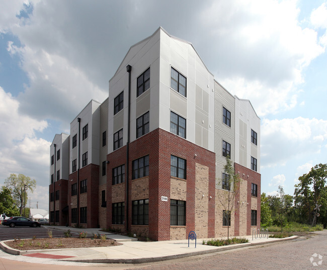 Building Photo - National Apartments