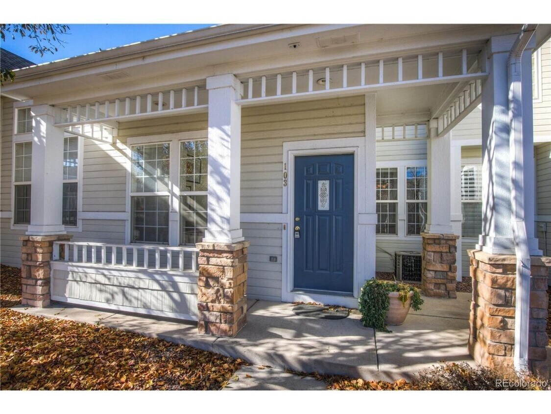 Foto principal - Charming 2BR/2.5Bath Townhome in Lowry!