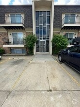 Building Photo - 2019 Benson Gardens Blvd