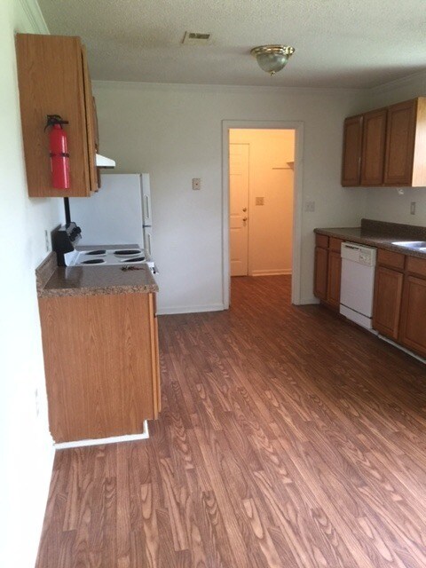 Foto del edificio - Brick Ranch Conveniently Located in Ladson