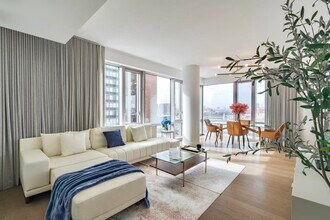 Building Photo - 75 Park Ln S