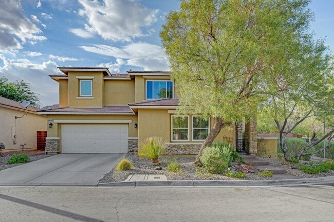 Building Photo - One-of-a-Kind 4 Bedroom Home with Casita i...