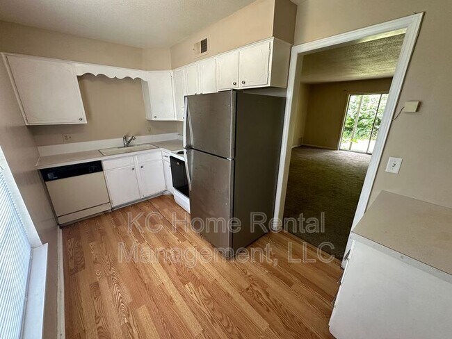 Building Photo - 8620 Countryshire Ln