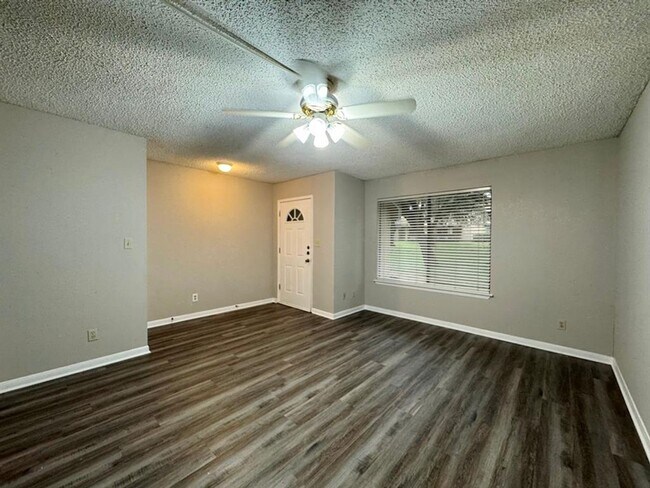 Foto del edificio - 9502 Quail Village Ln
