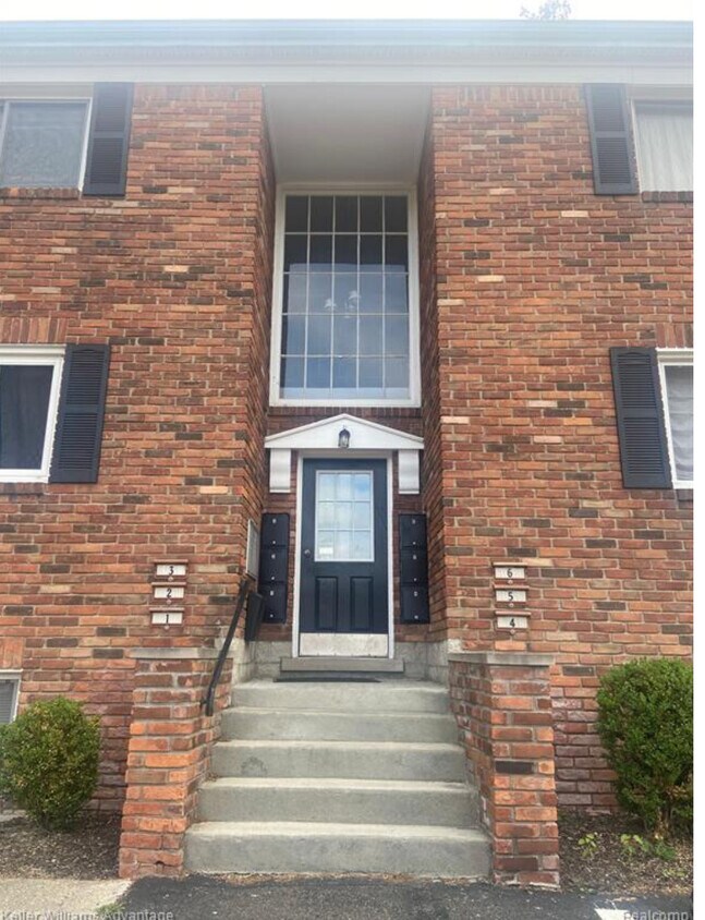 Foto principal - 31831 Grand River Ave