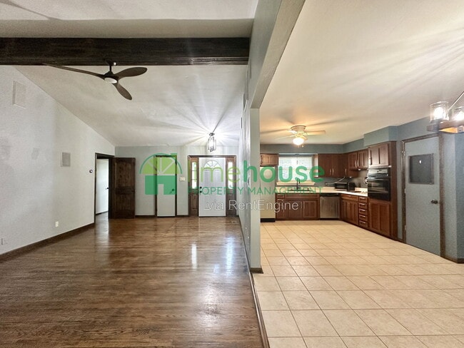 Building Photo - 417 Lynn Shores Dr