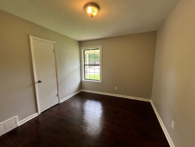 Building Photo - Renovated 3 Bedroom 1 Bath Home for Rent!!