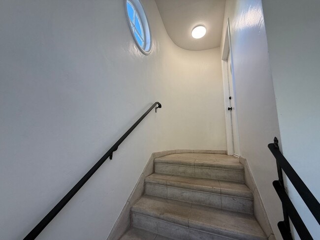 Building Photo - 2-Bedroom ADU with All Appliances Included in Valley Village!