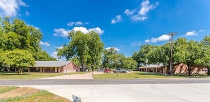 Building Photo - 3311 E FM 813