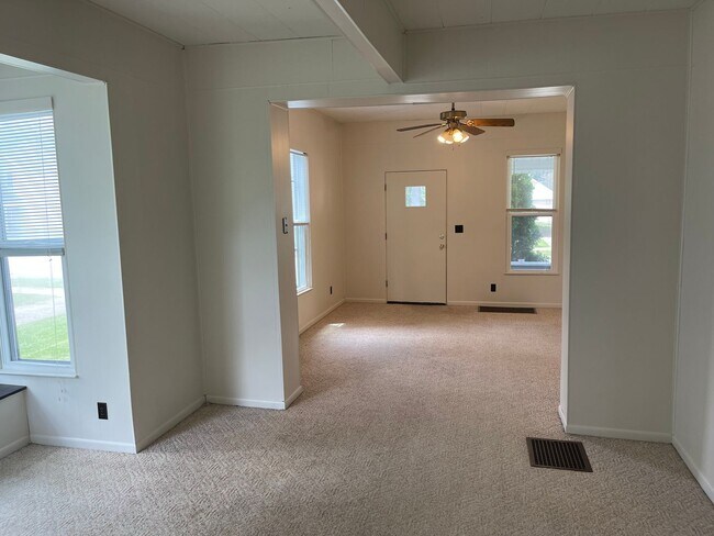 Foto del edificio - 3 Bedroom Near UWO