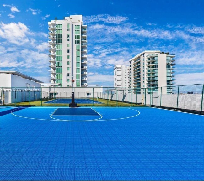 Foto del edificio - 7930 East Dr