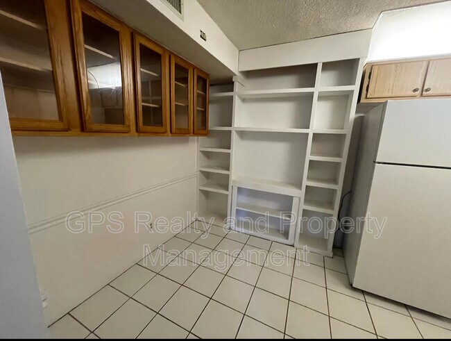 Building Photo - 1516 S Pine Ridge Cir