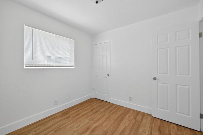 Building Photo - 2-Bedroom 1-Bath Gem- $1300/month!