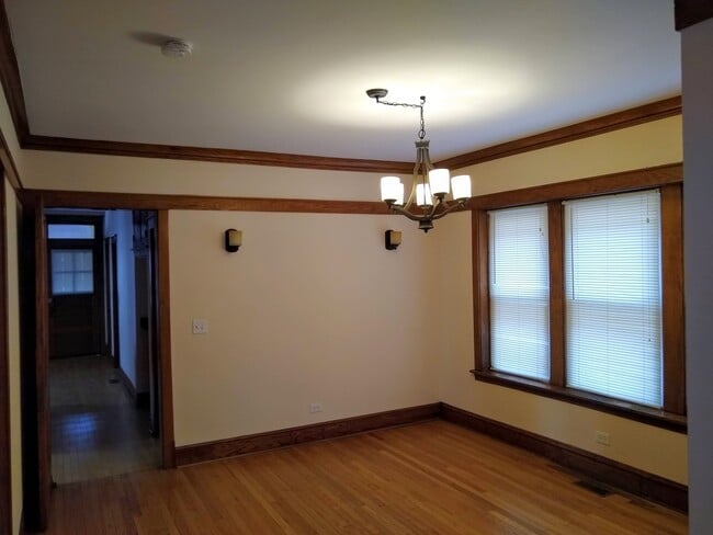Building Photo - 3347 N Harding Ave