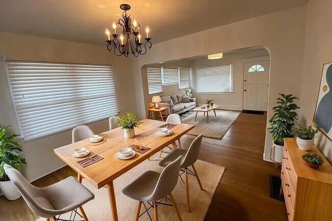 Foto del edificio - 2BD/1BA Charming Bungalow in Belmont Heights