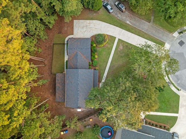 Building Photo - MOVE-IN READY $900 off first month