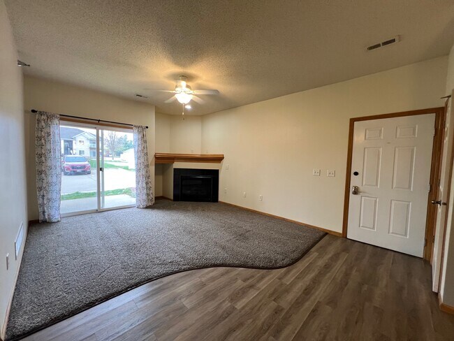 Foto del edificio - 2323 E Porter Ave