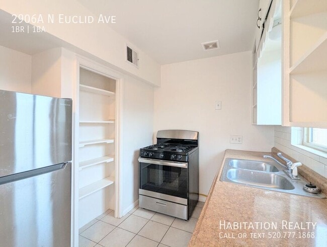 Foto del edificio - 2906A N Euclid Ave-