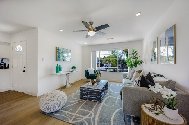 Building Photo - 2637 Landslide Ct