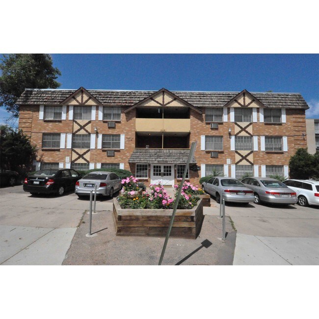 Building Photo - 2035 S Josephine St