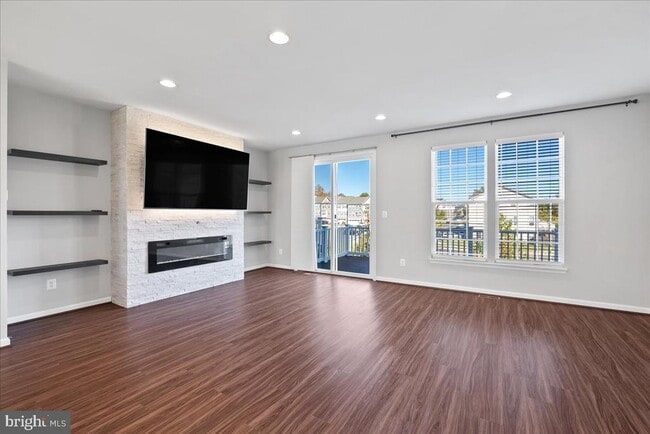 Foto del edificio - 8182 Broad Pl