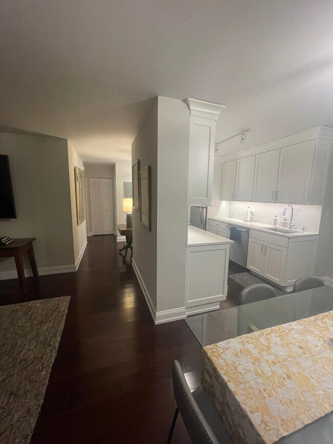 Foto del edificio - 1345 N Astor St