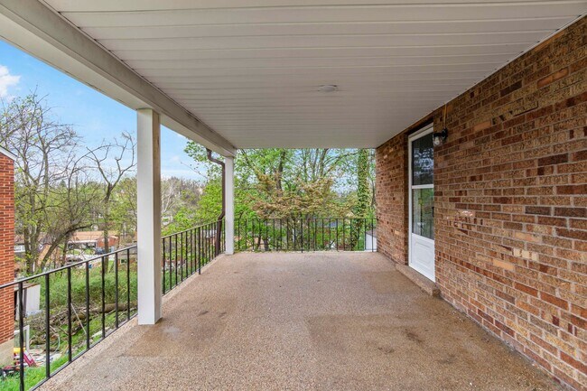 Building Photo - AVAILABLE NOW! Fully RENOVATED 2-bedroom in PENN HILLS!