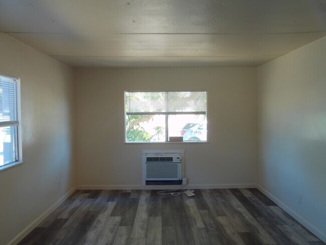 Foto del edificio - 5934 Cohn Ave