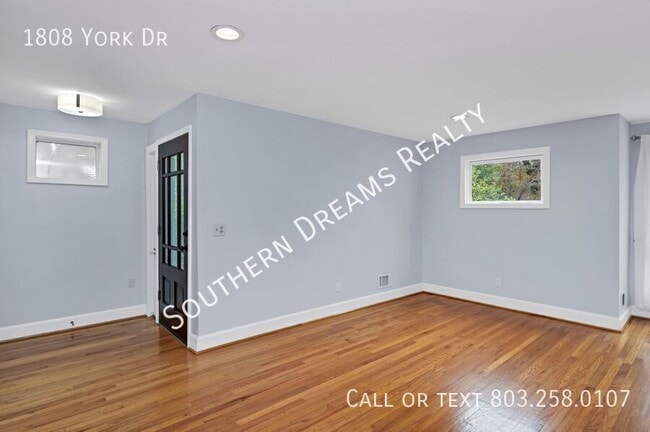 Building Photo - 1808 York Dr