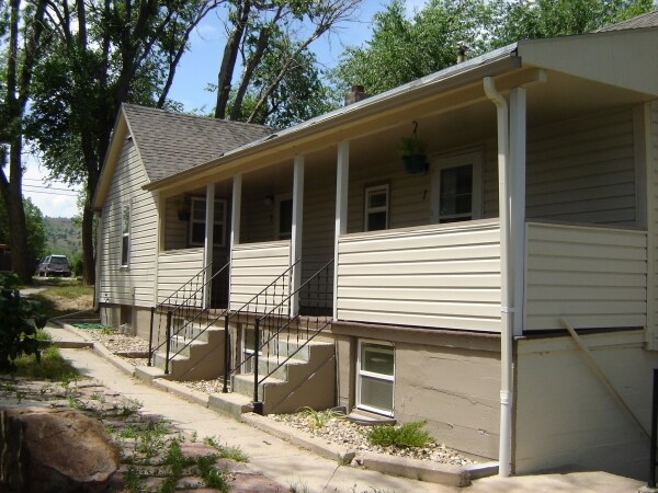 Primary Photo - 831 Dilger Ave