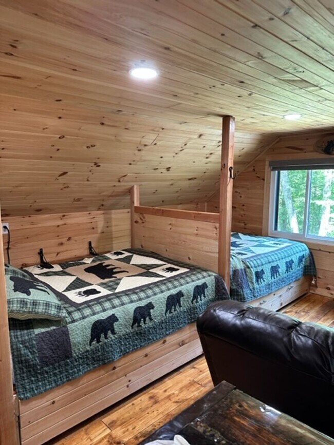 Building Photo - Black Mountain Studio Loft Cottage-All Uti...