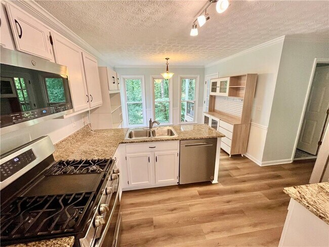 Building Photo - 93 Radford Cir SW
