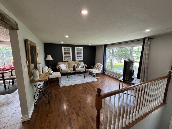 Building Photo - 4619 Rue Principale