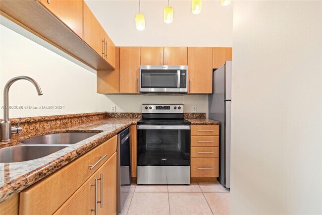 Foto del edificio - 1204 Coral Club Drive Apt #1204, Coral Spr...