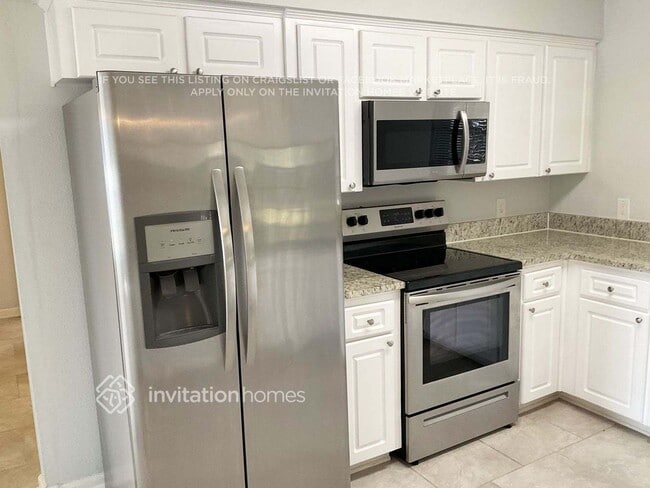 Foto del edificio - 810 Sandalwood Dr