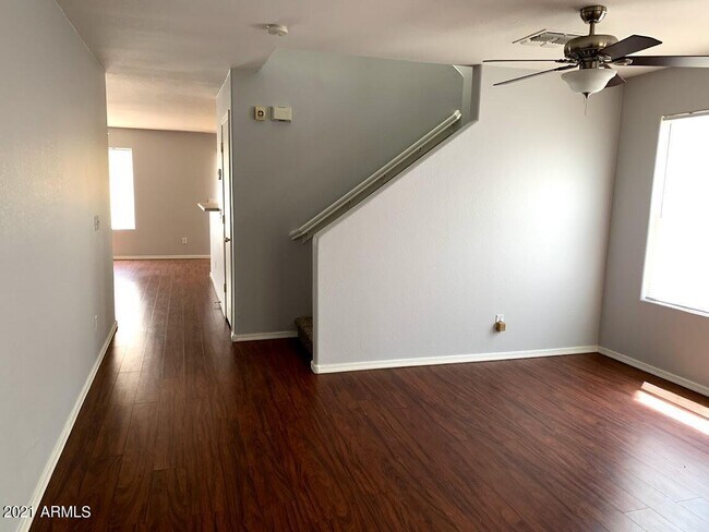 Foto del edificio - 25527 W Burgess Ln