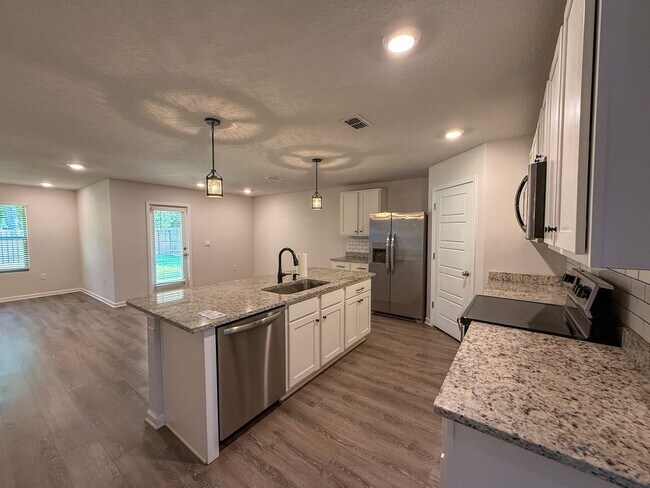 Foto del edificio - 4 Bedroom 2 Bath Home for Rent in Birch Run Subdivision! Energy Efficient Solar Panels to Help Lo...