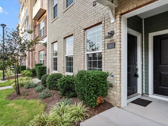 Foto del edificio - 5925 Laurel Bed Ln