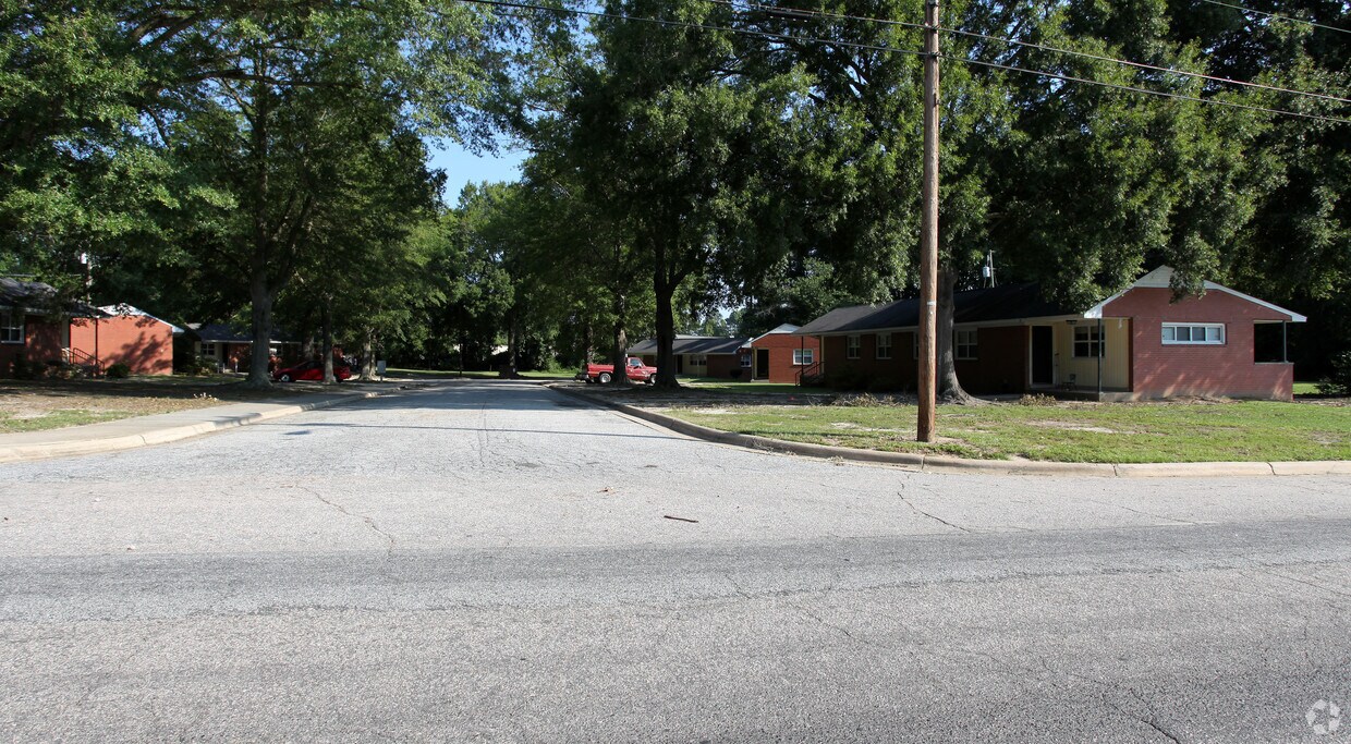 Foto principal - 2-11 Rosewood Ct
